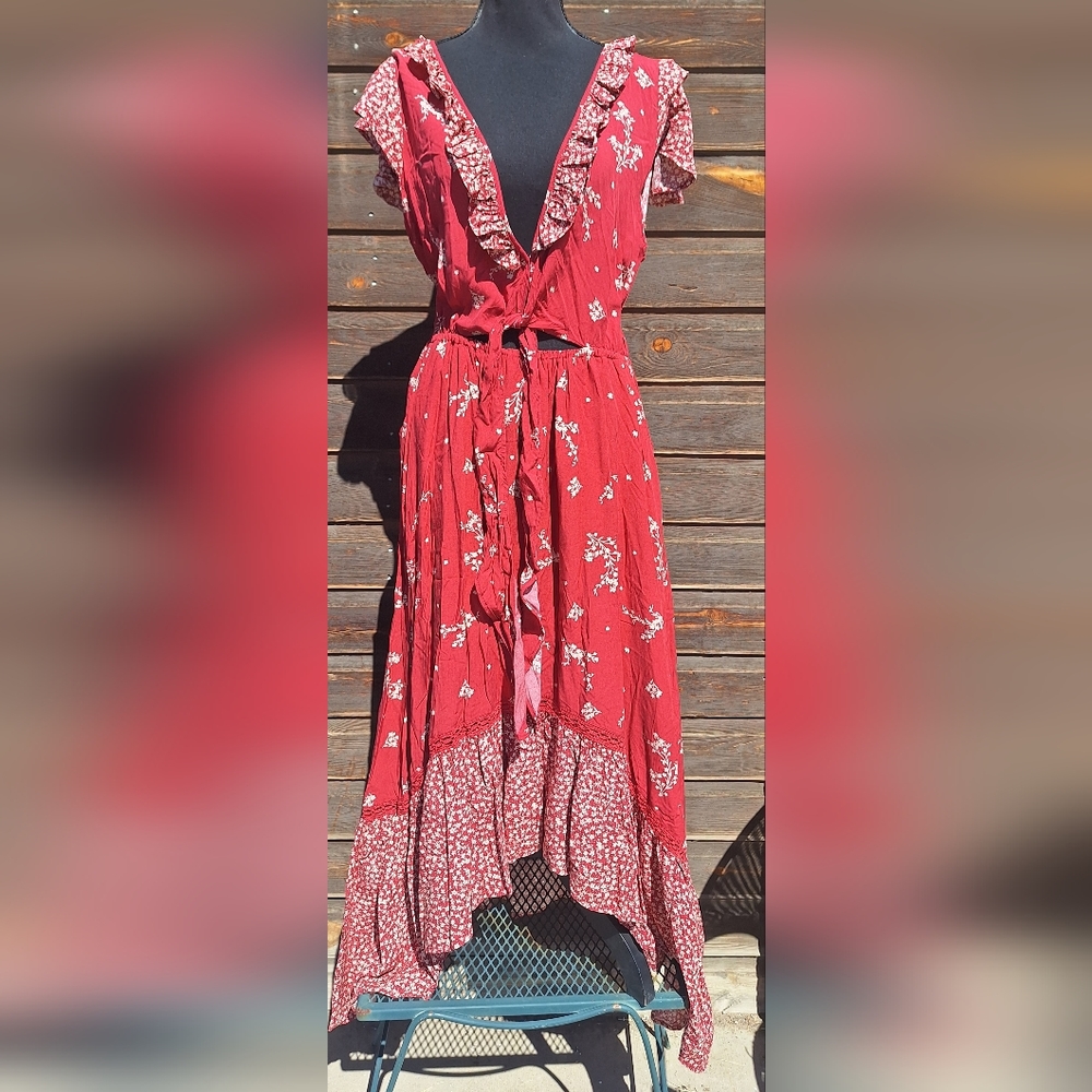 BEYOND the RADAR women's dress. Deep coral with a floral print. Size L